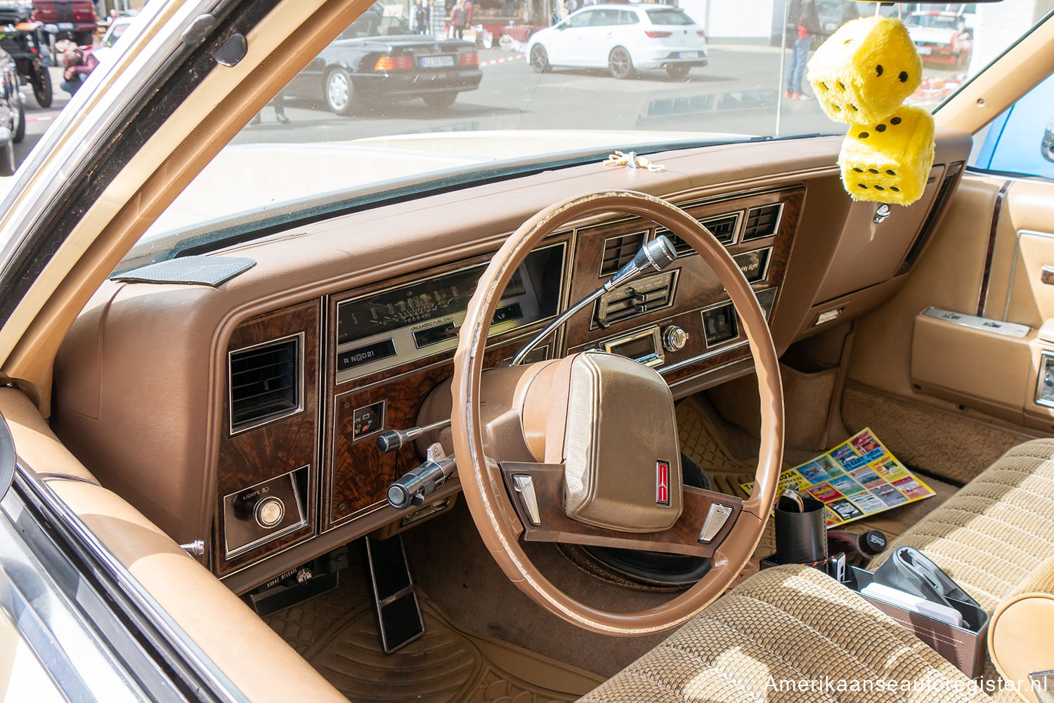 Oldsmobile Custom Cruiser uit 1986